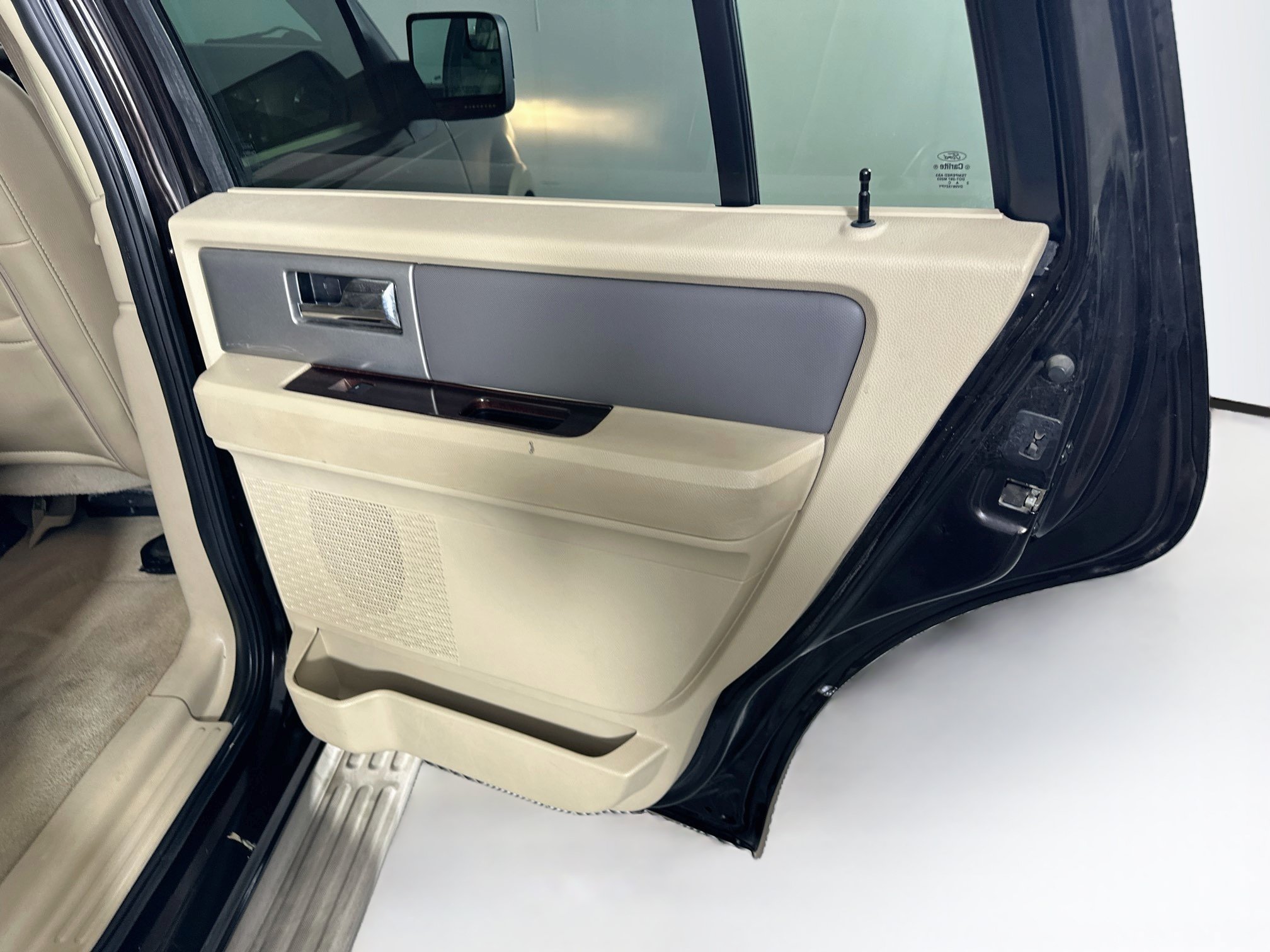Used 2013 Ford Expedition XLT RWD image 30