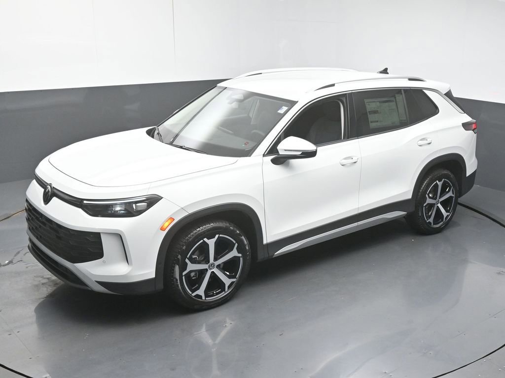 Used 2025 Volkswagen Tiguan SE image 46