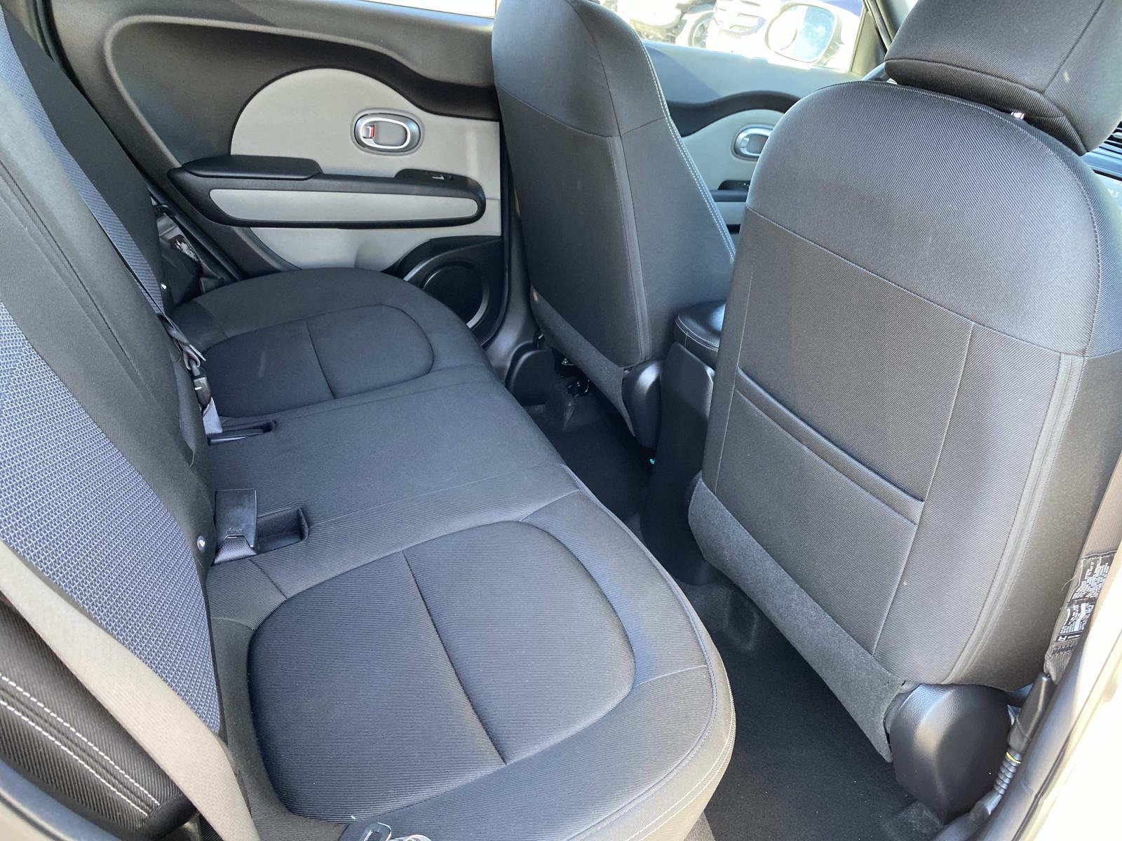 Used 2017 Kia Soul + FWD image 23