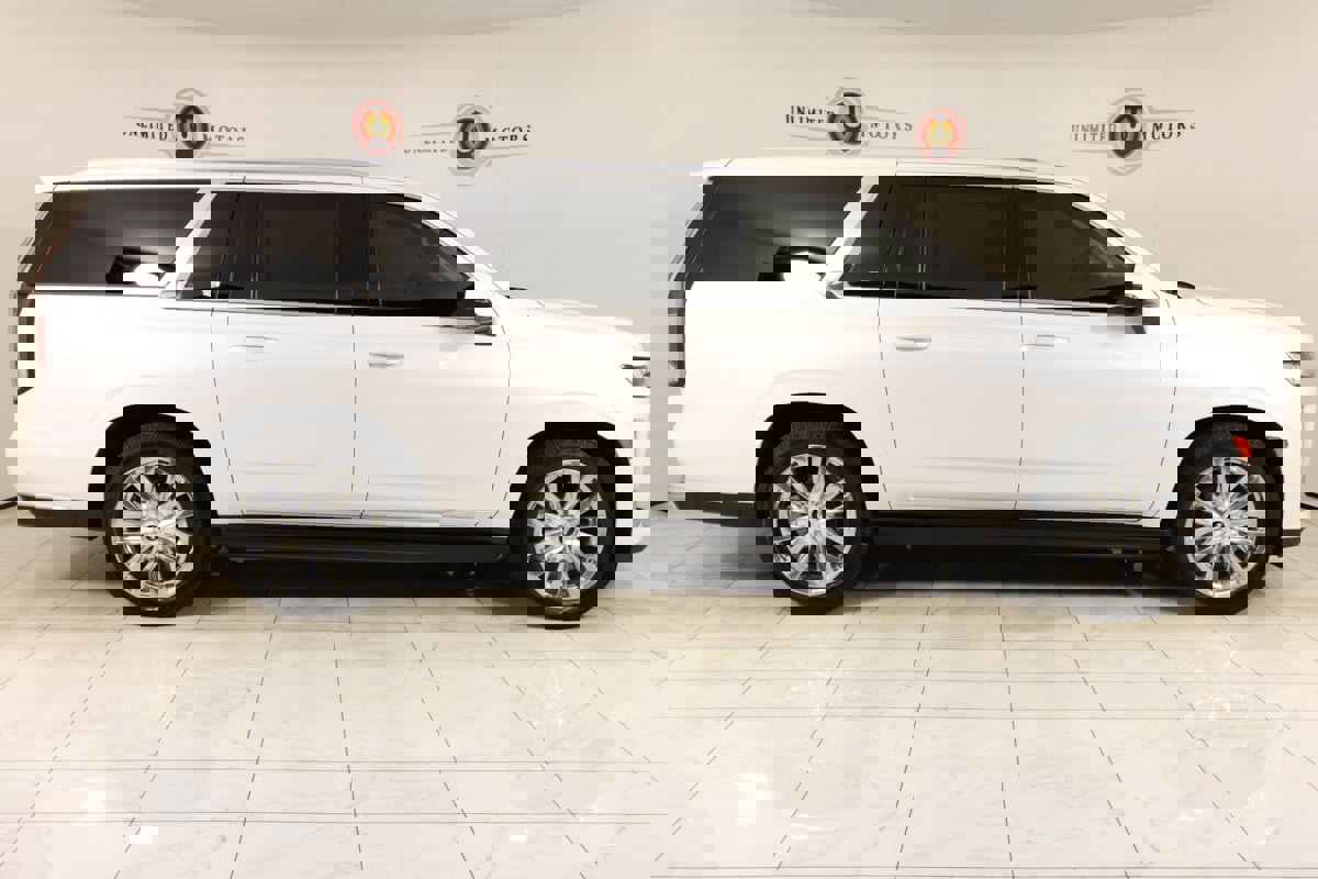 Used 2022 Cadillac Escalade ESV Premium Luxury w/ Performance Package image 2