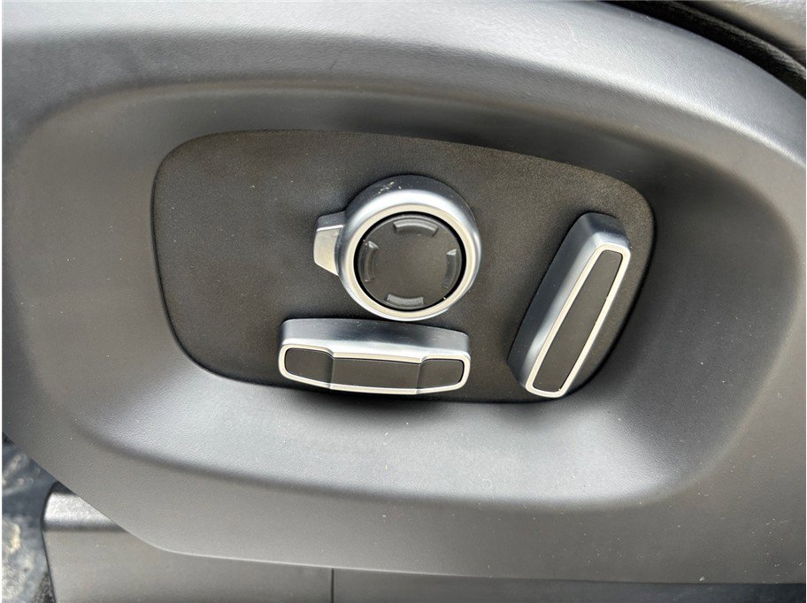 Used 2016 Land Rover Range Rover Supercharged image 18