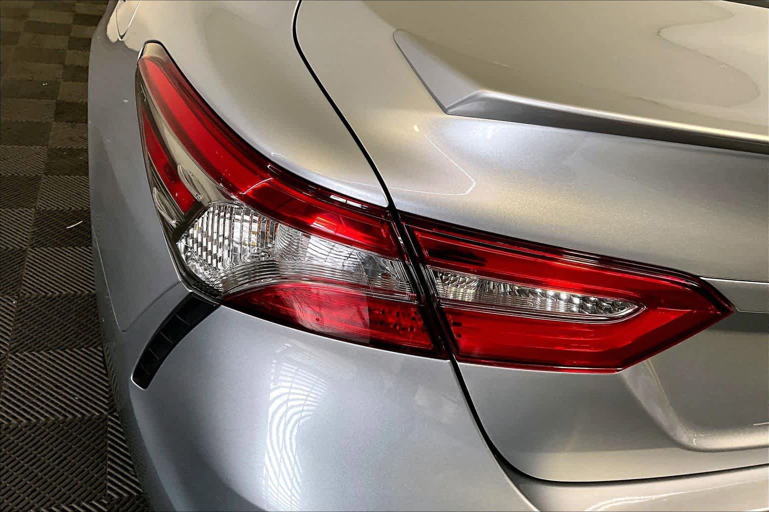 Used 2018 Toyota Camry FWD image 28