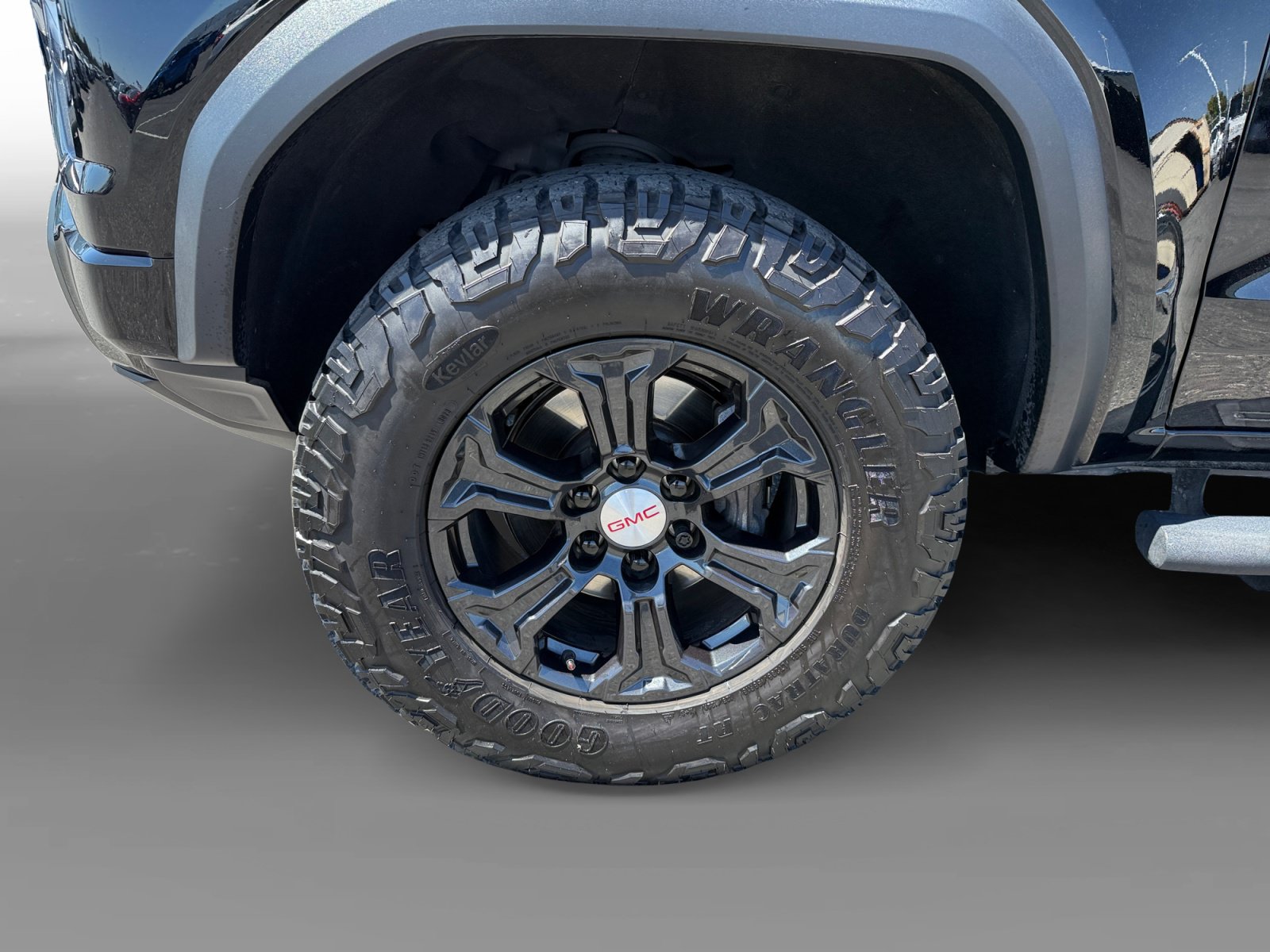 Used 2023 GMC Canyon Elevation w/ Elevation Premium Package AWD/4WD image 9