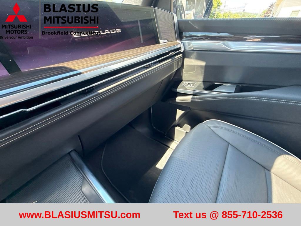 Used 2026 Cadillac Escalade Luxury AWD/4WD image 38