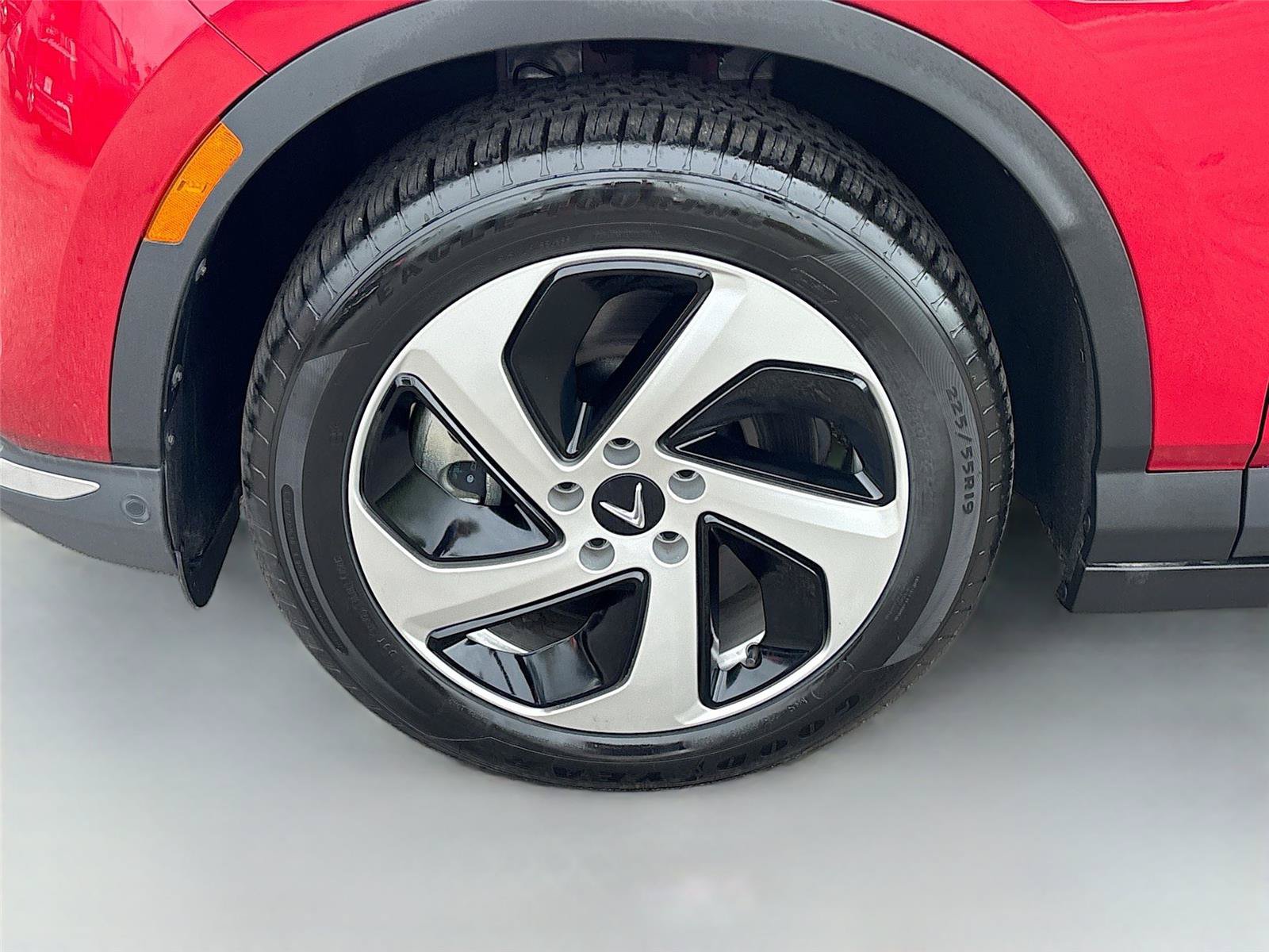 New 2025 VinFast VF 8 Eco AWD/4WD image 30