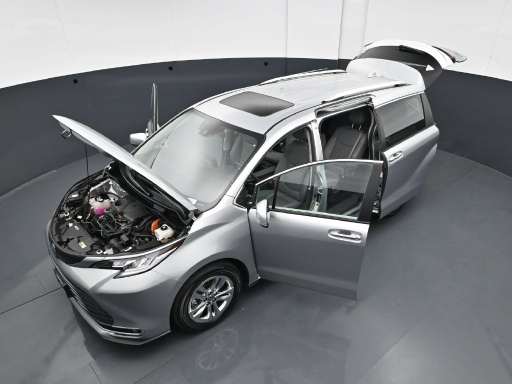 Used 2024 Toyota Sienna Limited AWD/4WD image 42