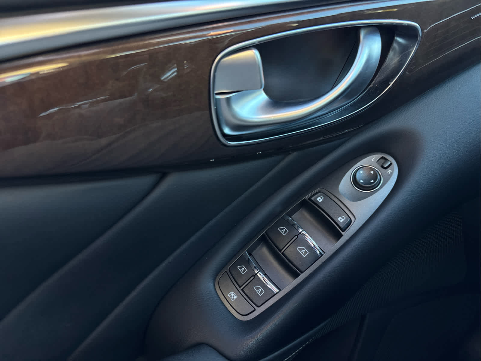 Used 2018 INFINITI Q50 Luxe w/ Essential Package (3.0T Luxe) image 24