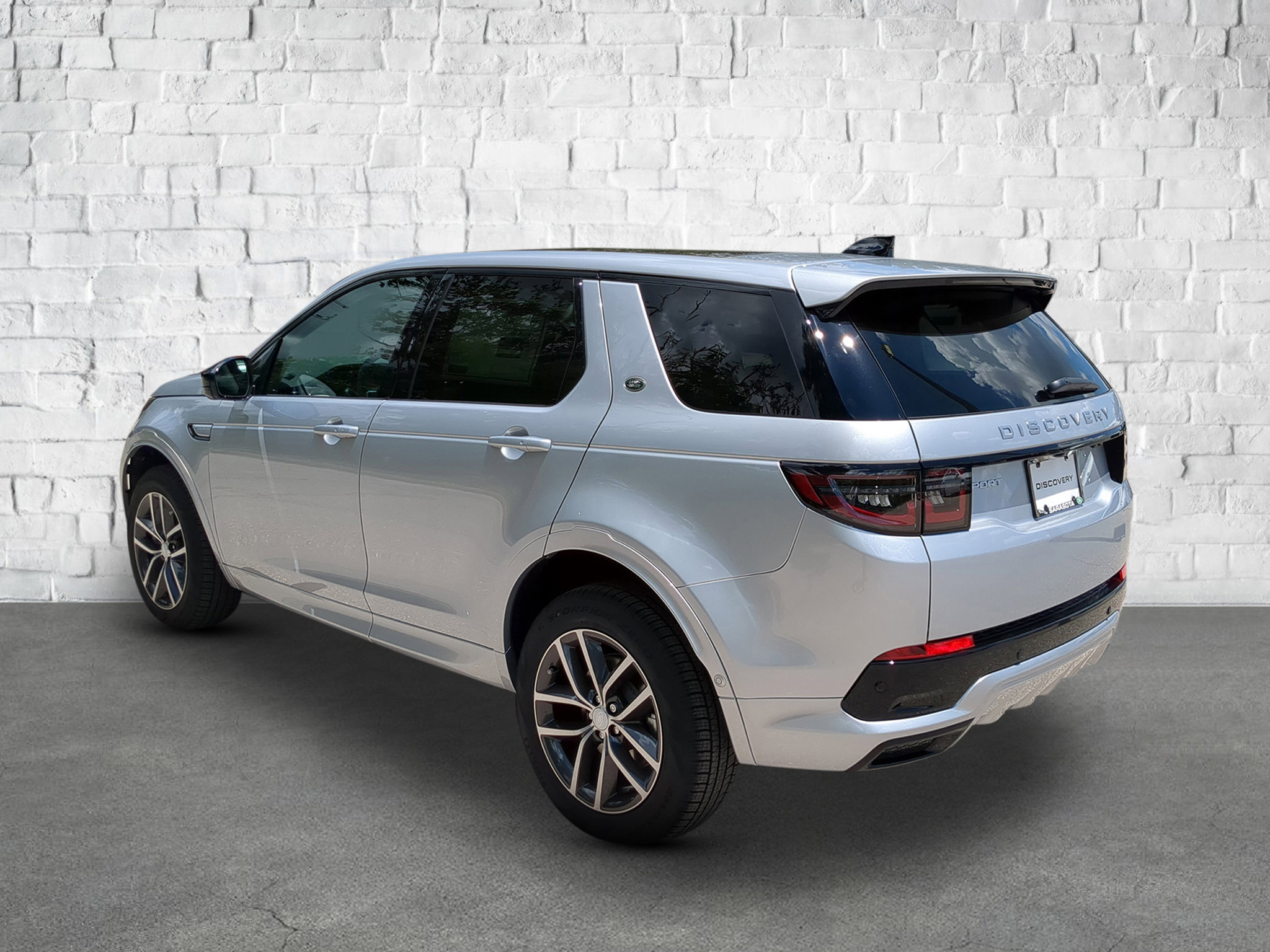New 2025 Land Rover Discovery Sport S image 4