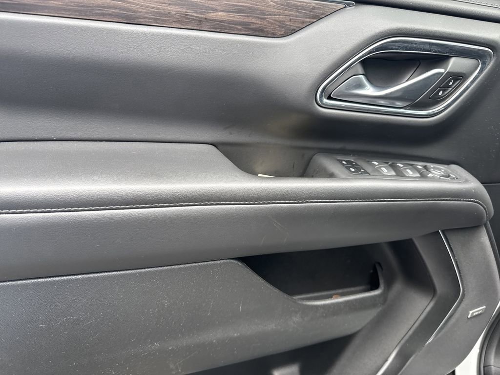 Used 2022 Chevrolet Suburban LT w/ Luxury Package image 10