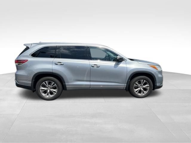 Used 2014 Toyota Highlander XLE AWD/4WD image 8