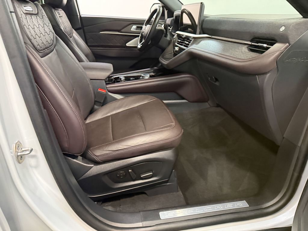 Used 2025 Ford Explorer Platinum w/ LUX Leather Package image 63