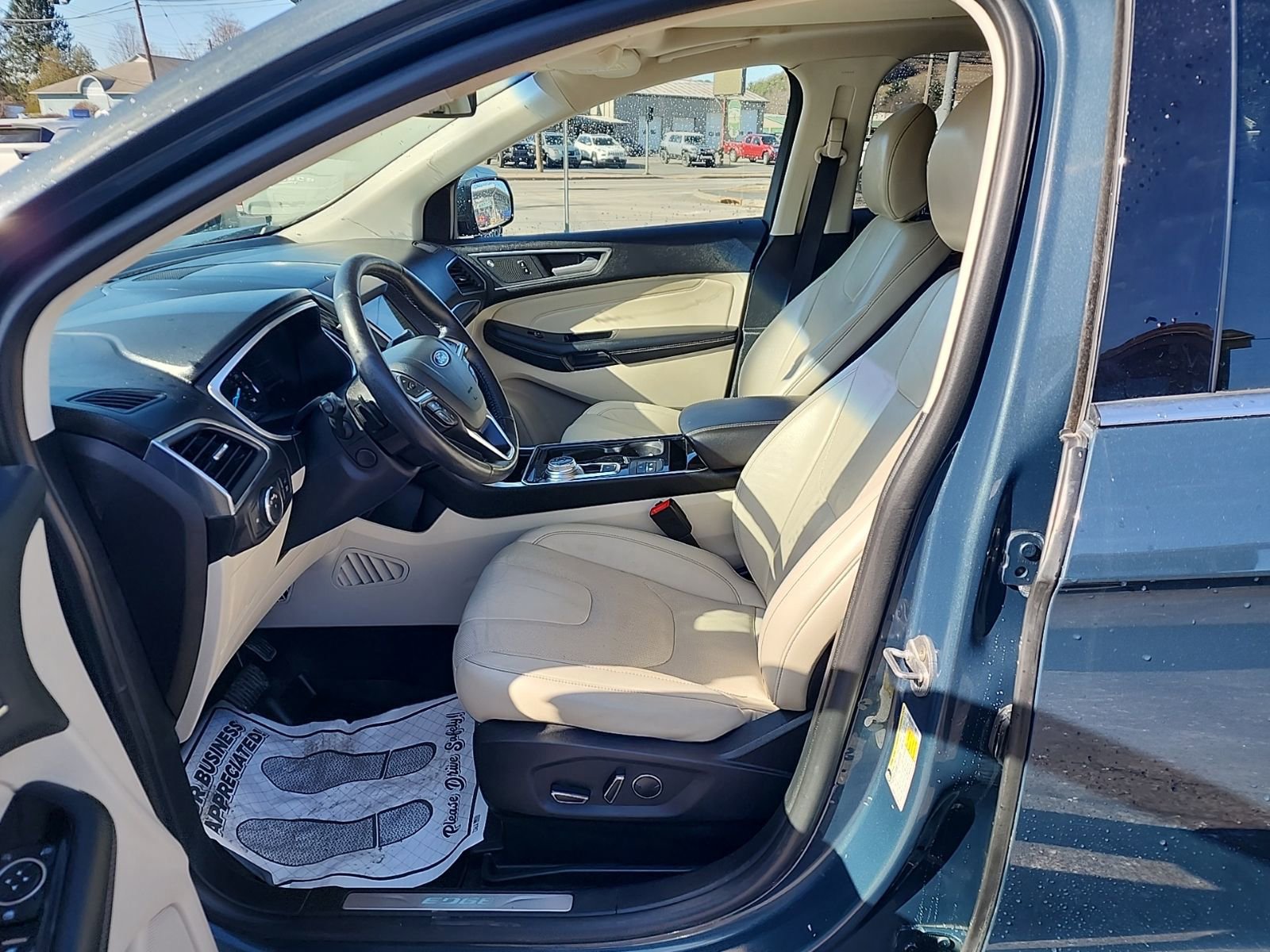 Used 2019 Ford Edge Titanium w/ Equipment Group 301A AWD/4WD image 11