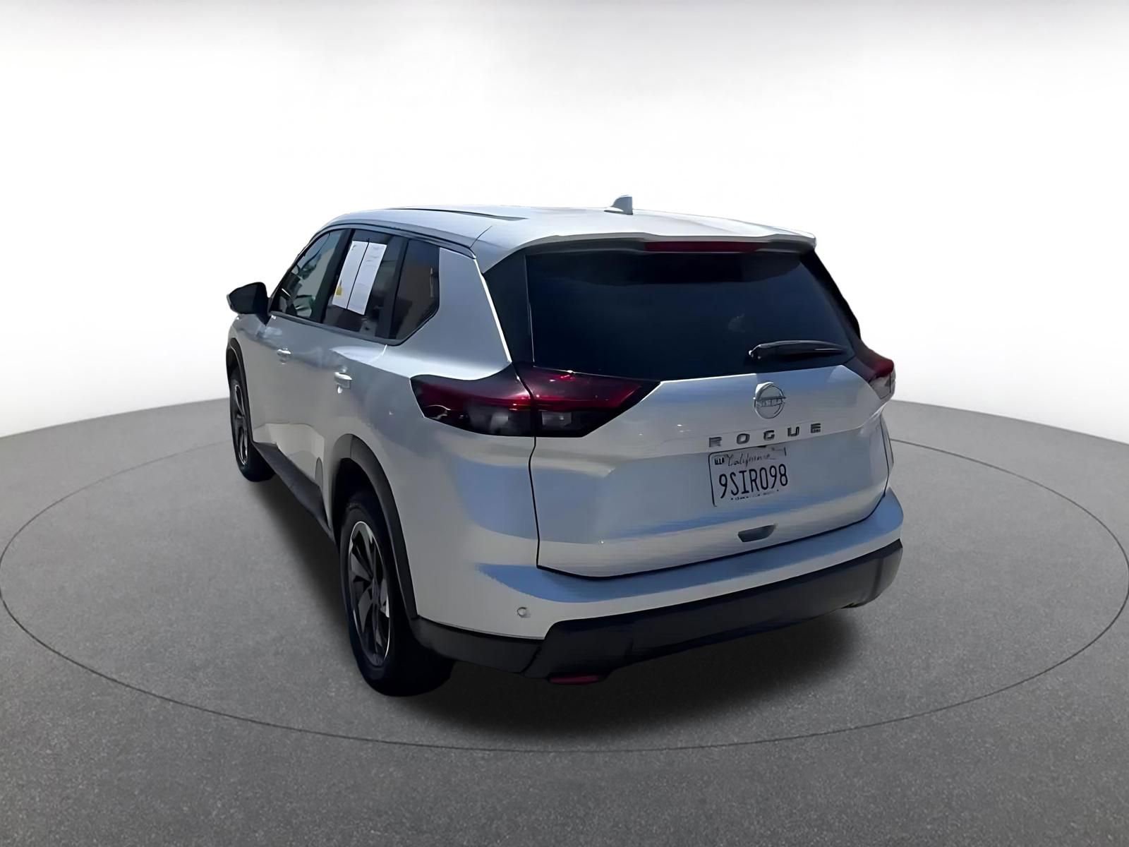 Used 2025 Nissan Rogue SV FWD image 11