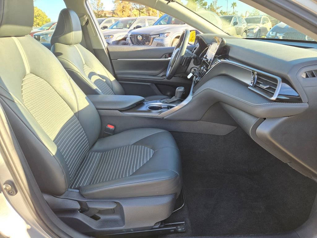 Used 2024 Toyota Camry SE image 19