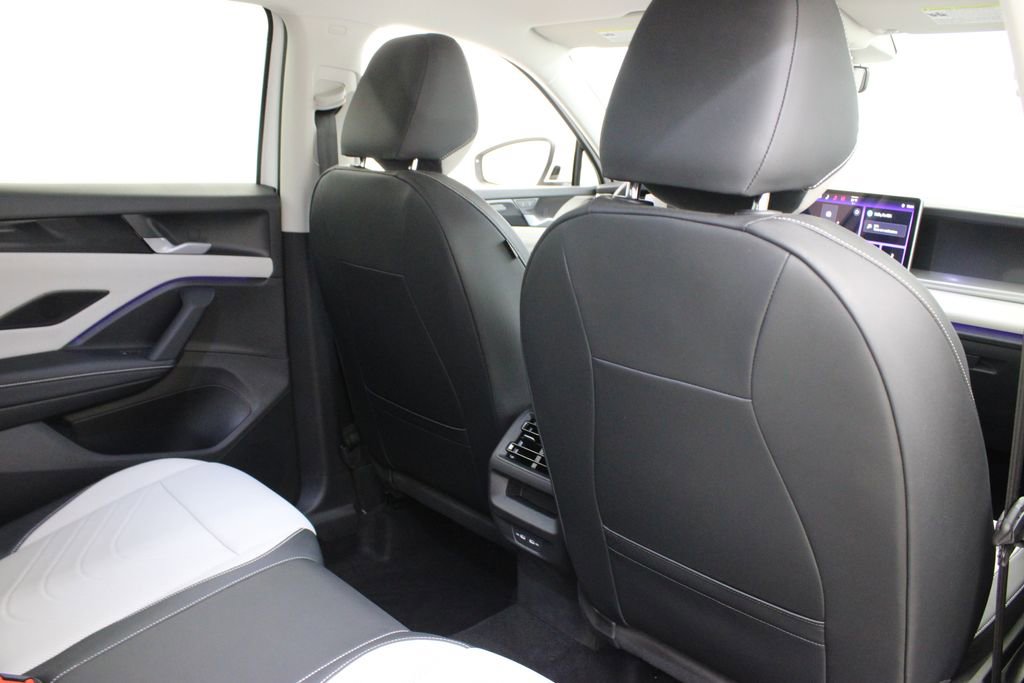 Certified 2025 Volkswagen Tiguan SE image 20