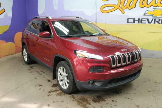 Used 2015 Jeep Cherokee Latitude w/ Cold Weather Group AWD/4WD image 4