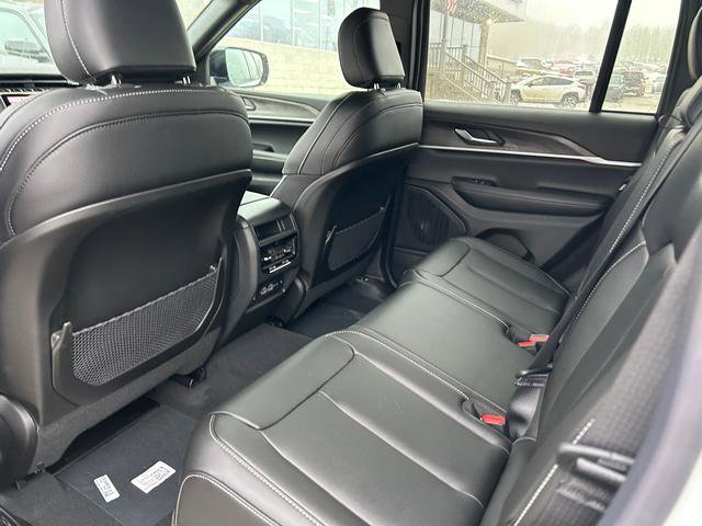 New 2025 Jeep Grand Cherokee Limited image 10