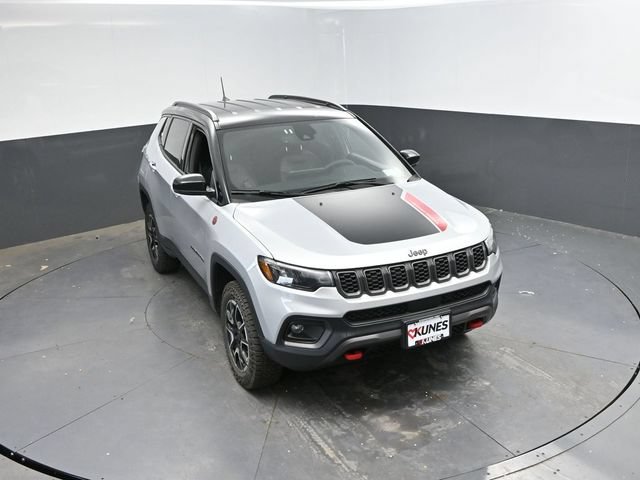 Used 2025 Jeep Compass Trailhawk AWD/4WD image 40