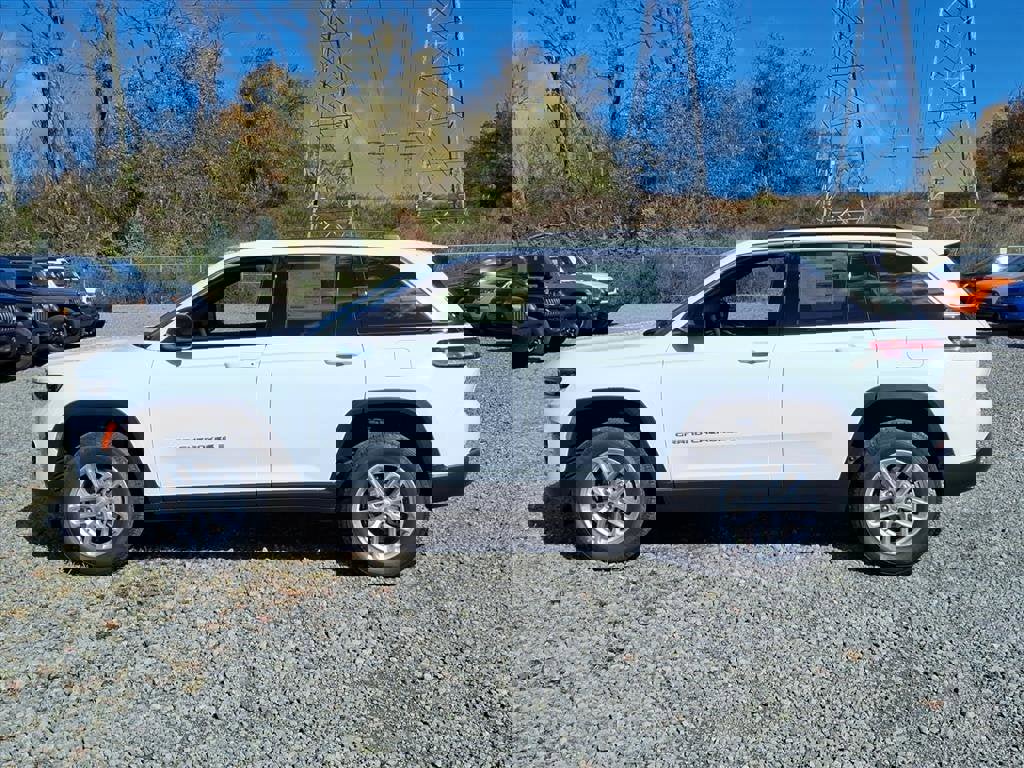 New 2025 Jeep Grand Cherokee Laredo X w/ Luxury Tech Group I image 2