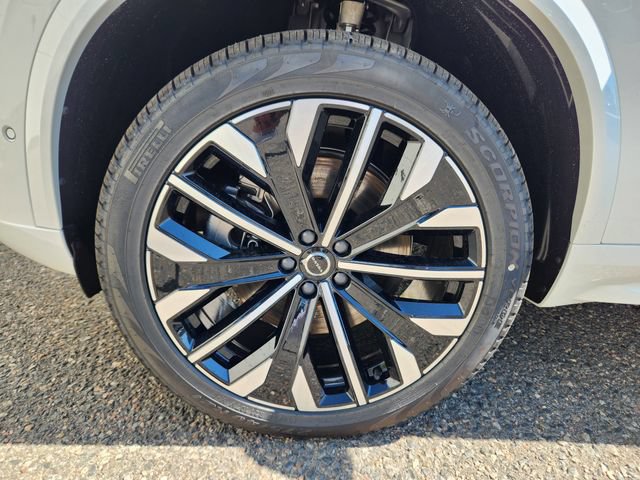New 2026 Volvo XC90 T8 Plus w/ Protection Package AWD/4WD image 19
