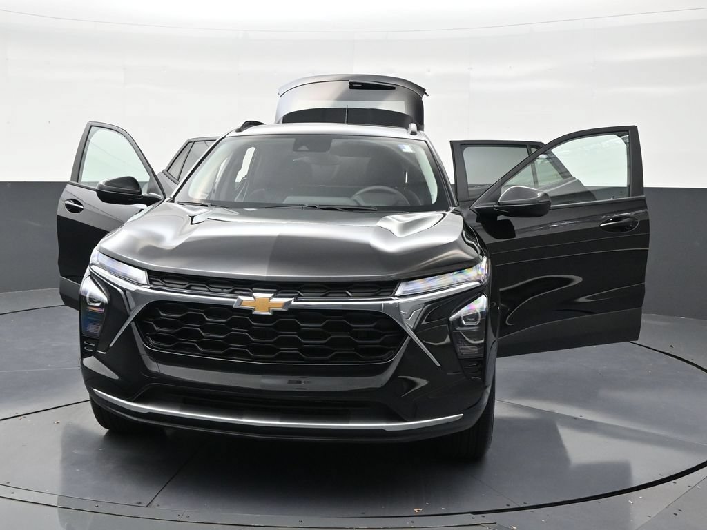 Used 2025 Chevrolet Trax LT w/ Driver Confidence Package FWD image 30