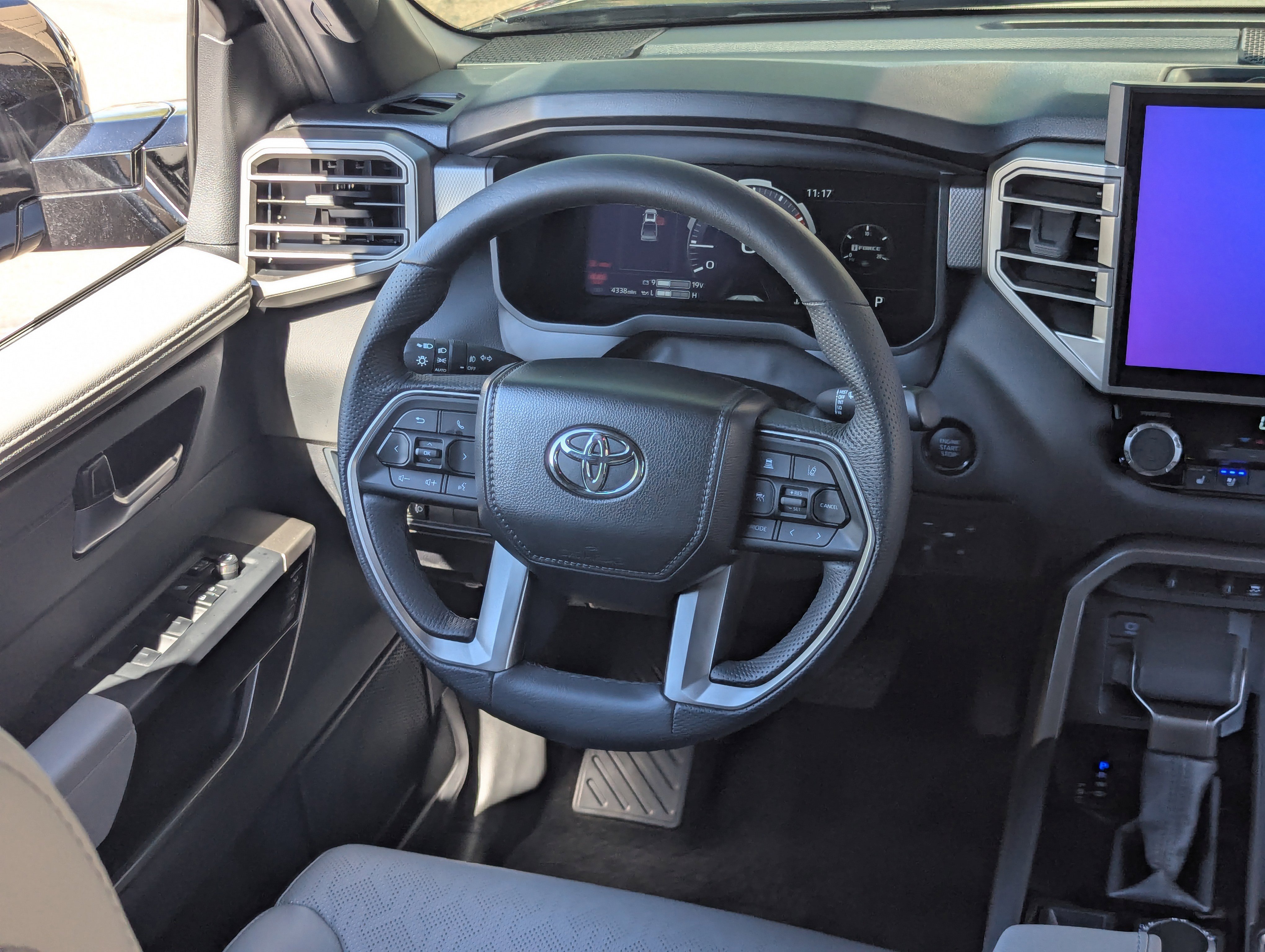 Used 2025 Toyota Tundra Limited image 14