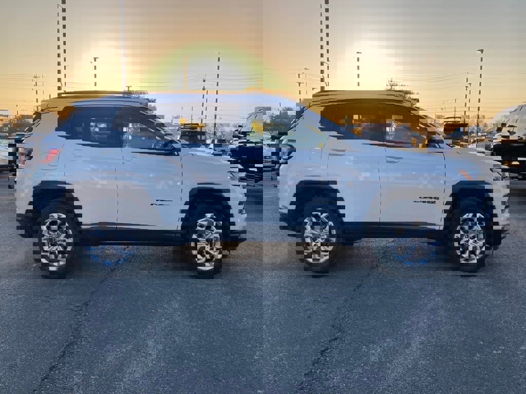 Used 2025 Jeep Compass Latitude image 4