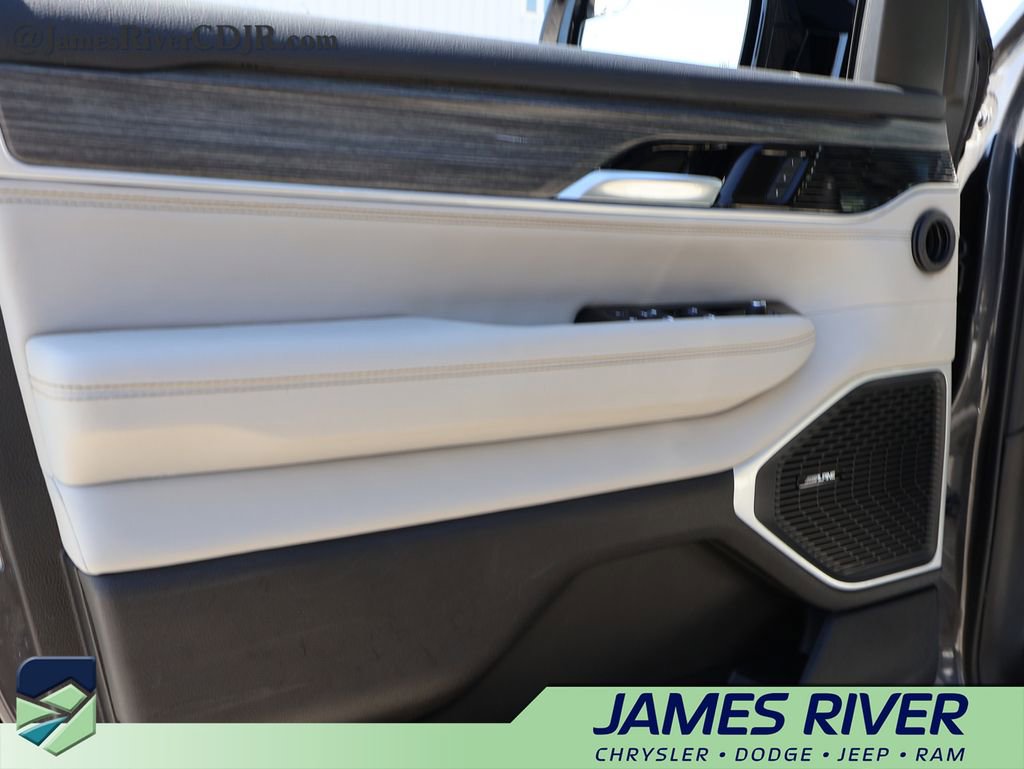 Used 2024 Jeep Wagoneer Series II w/ Flexible Seating Group image 22