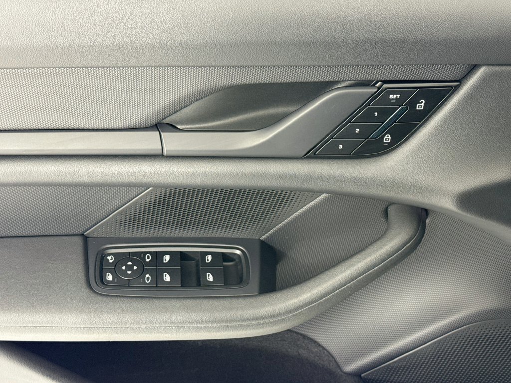 Certified 2023 Porsche Taycan 4S AWD/4WD image 11