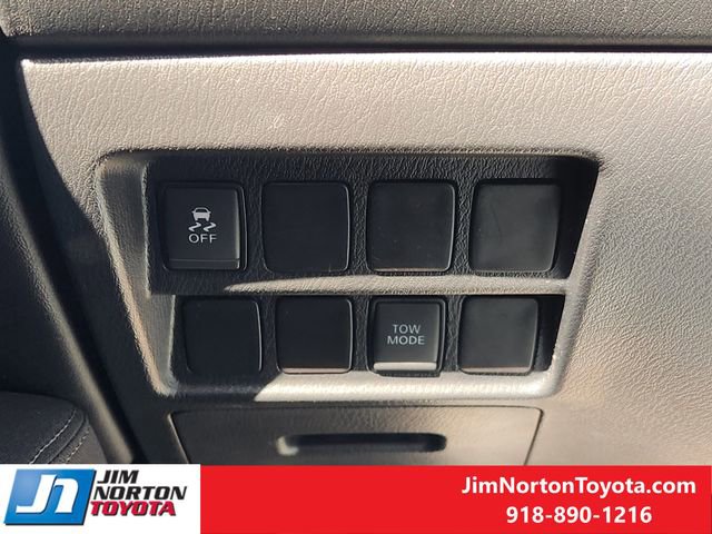 Used 2017 Nissan Pathfinder S image 24