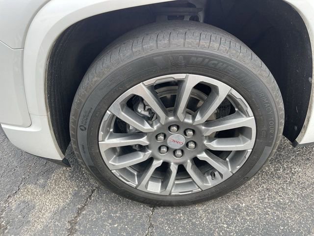 Used 2021 GMC Acadia Denali w/ Denali Technology Package AWD/4WD image 2