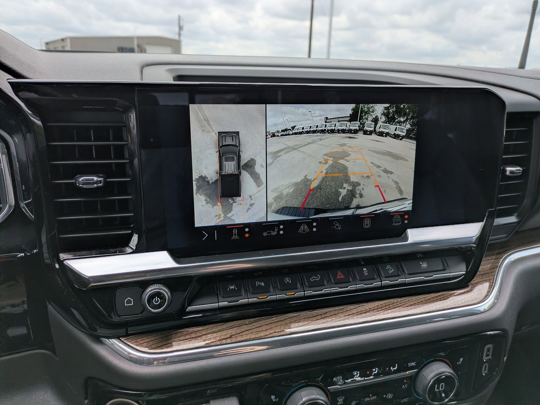 Used 2024 Chevrolet Silverado 1500 LT Trail Boss w/ LT Trail Boss Premium Package image 17