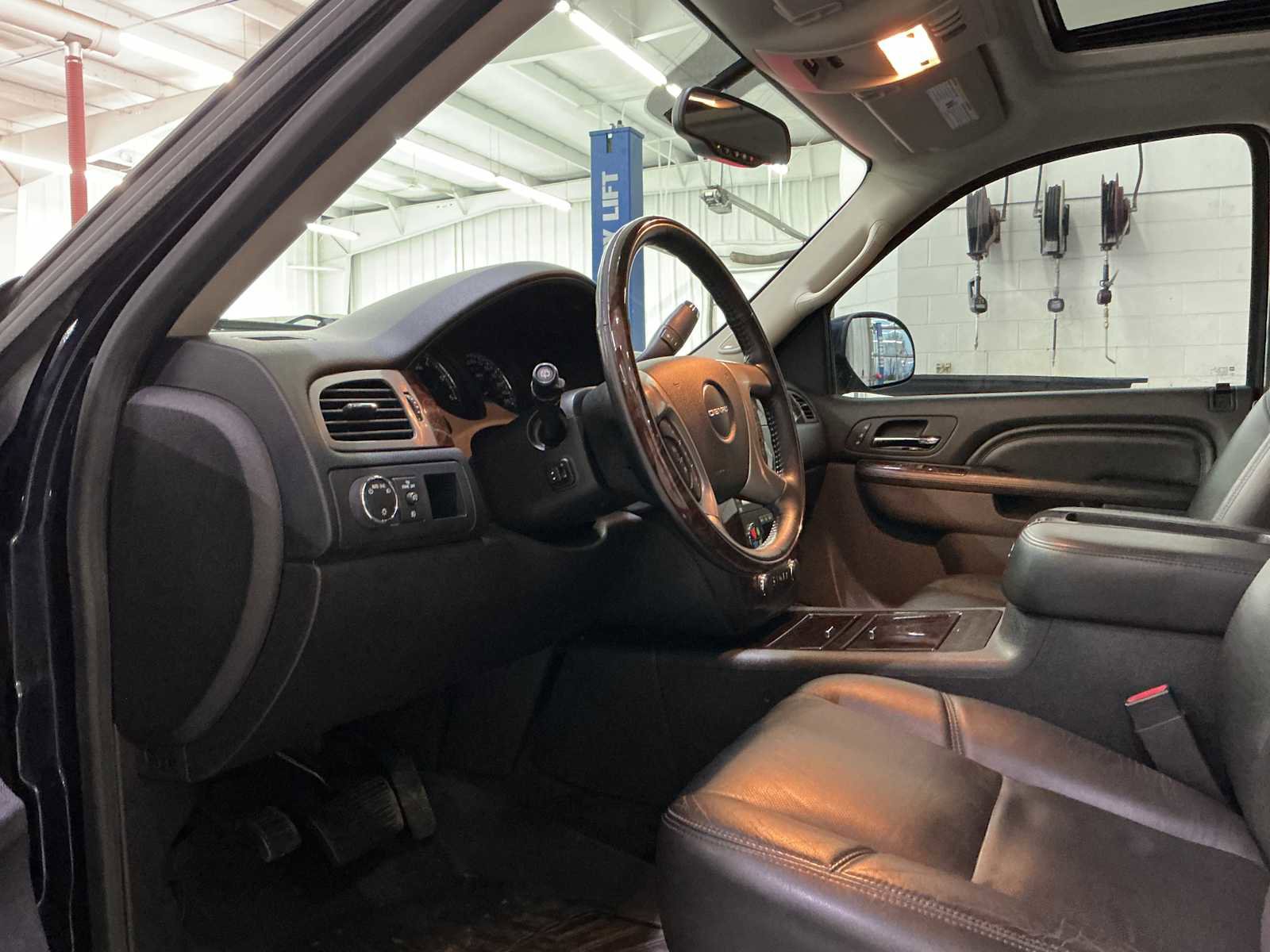 Used 2013 GMC Yukon Denali image 17