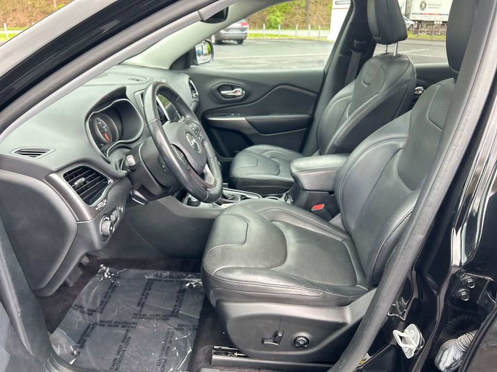 Used 2019 Jeep Cherokee Limited w/ Luxury Group AWD/4WD image 17