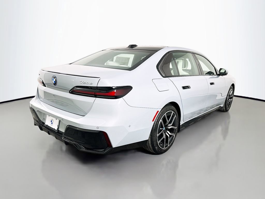 New 2026 BMW 750e xDrive image 5