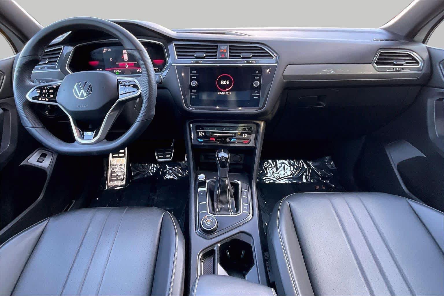 Used 2022 Volkswagen Tiguan SE R-Line AWD/4WD image 15