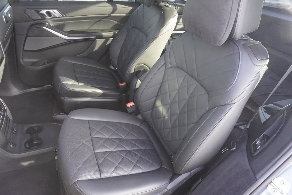 Used 2023 BMW X7 xDrive40i w/ Premium Package image 30
