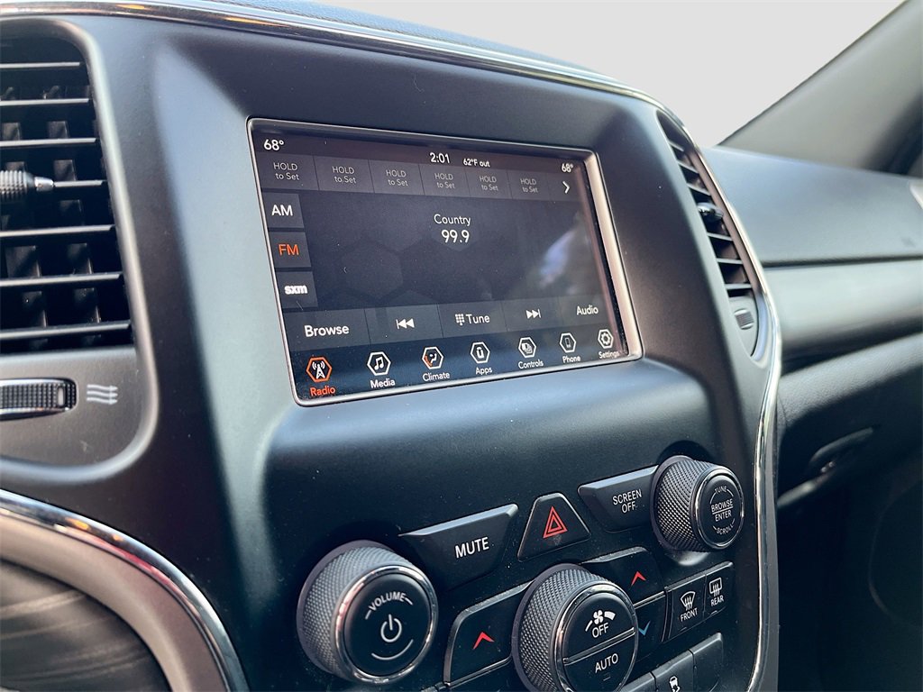 Used 2021 Jeep Grand Cherokee Laredo image 14