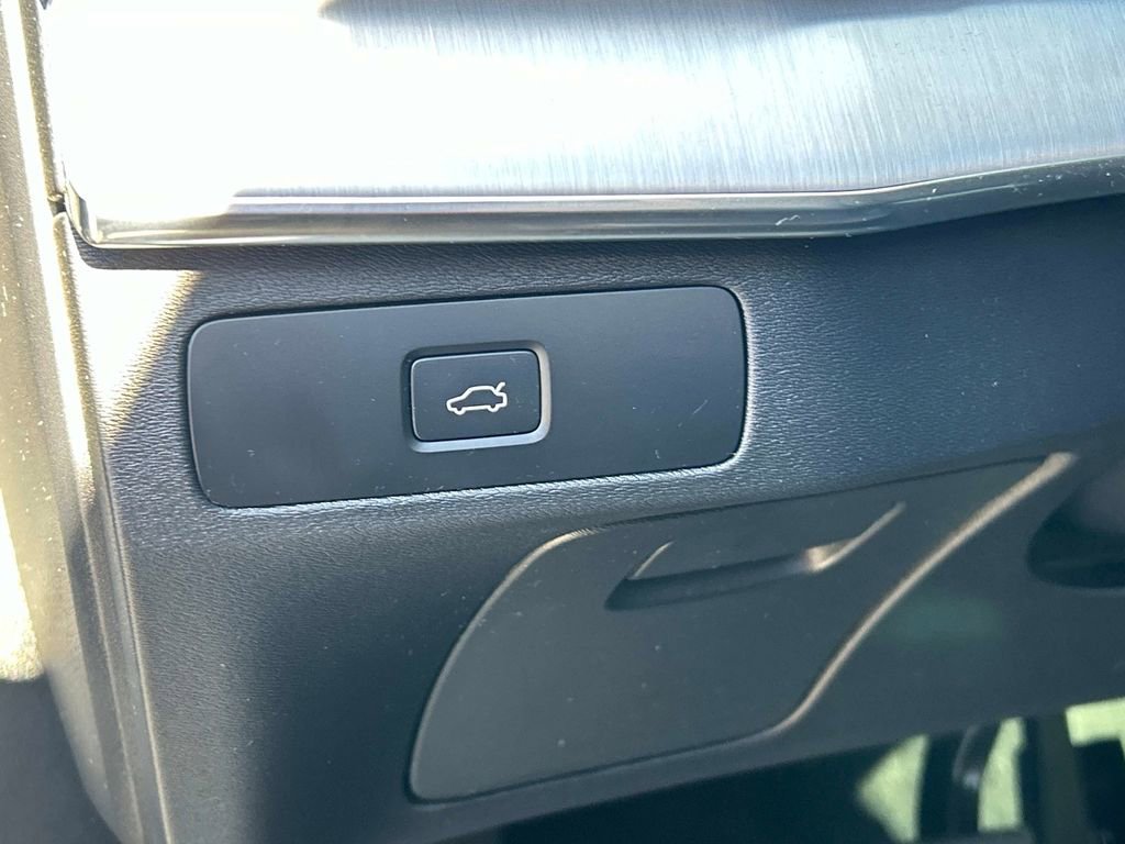 Used 2023 Volvo XC90 B5 Core w/ Climate Package image 22