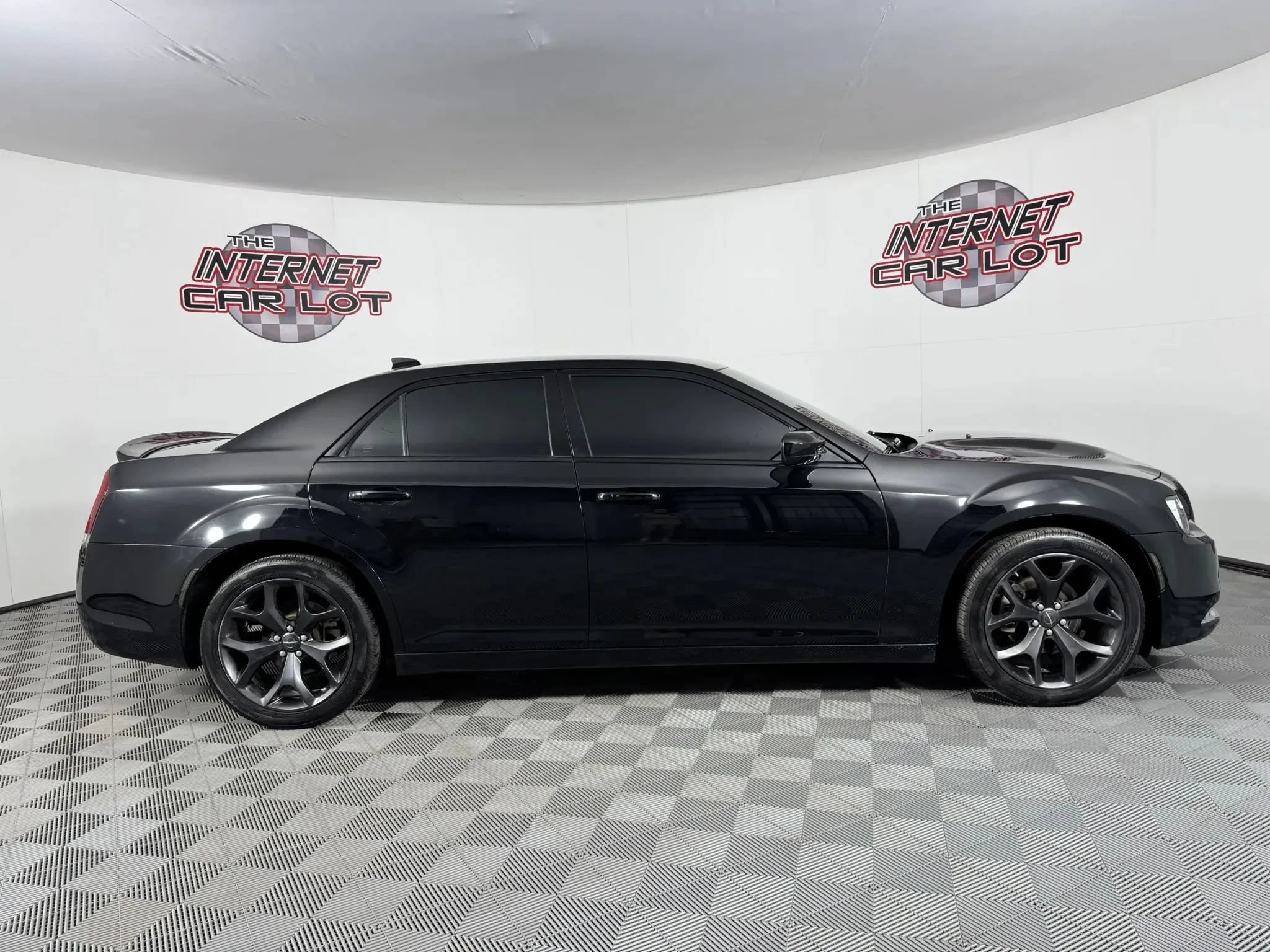 Used 2023 Chrysler 300 Touring w/ Sport Appearance Package RWD image 8