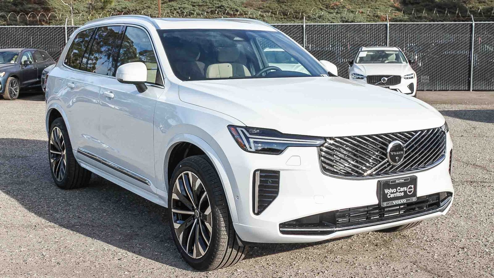 New 2026 Volvo XC90 T8 Plus w/ Protection Package Premier AWD/4WD image 3