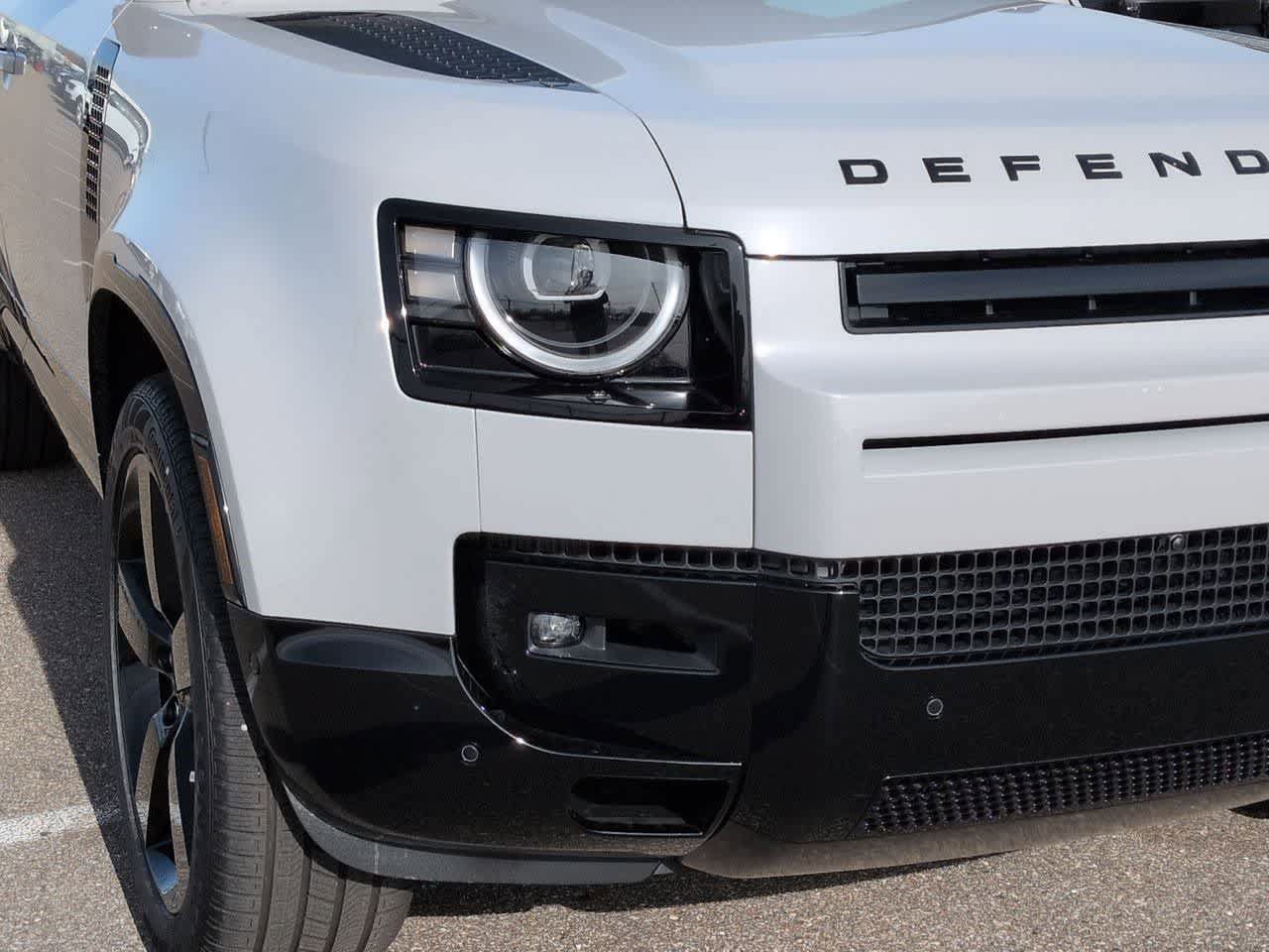 New 2026 Land Rover Defender 130 X-Dynamic SE AWD/4WD image 10