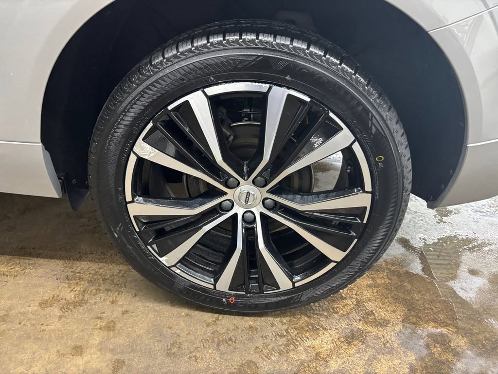 Certified 2023 Volvo XC60 B5 Plus w/ Protection Package Premier AWD/4WD image 34