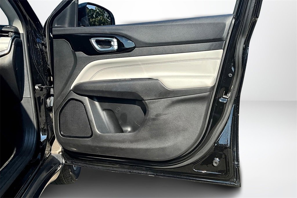 Used 2022 Jeep Compass Limited image 27