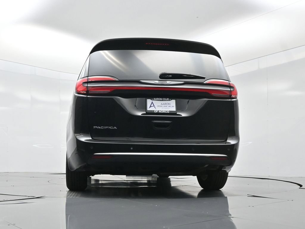 Used 2024 Chrysler Pacifica Touring-L image 49