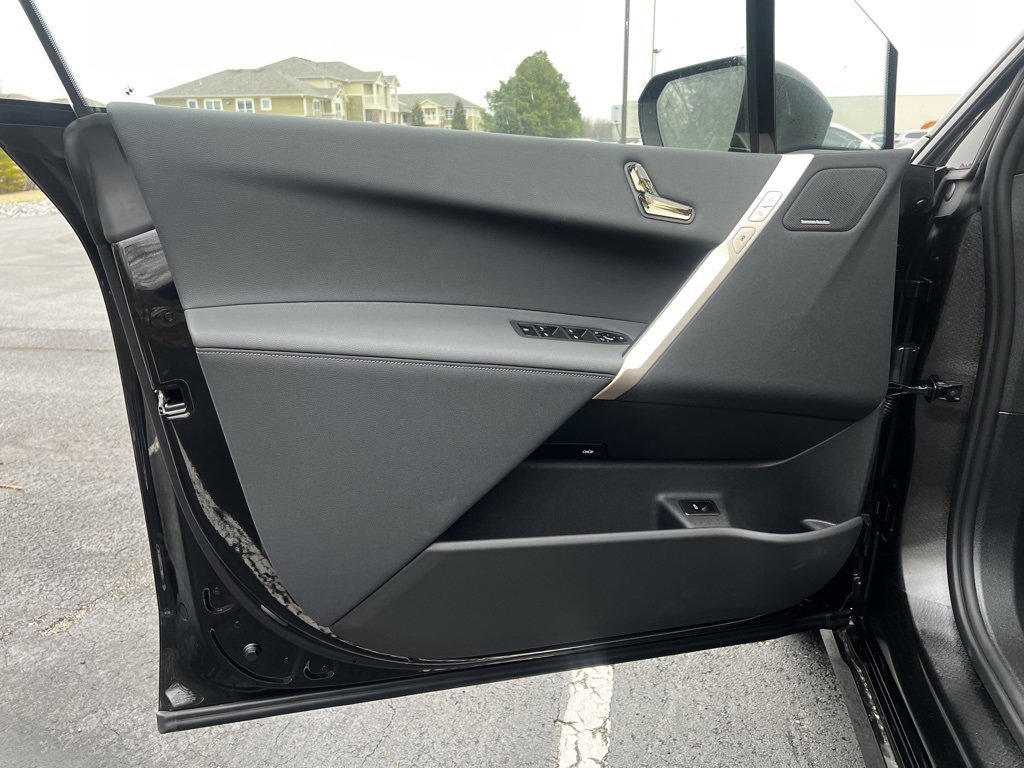 Used 2025 BMW iX xDrive50 image 12