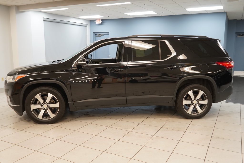 Used 2021 Chevrolet Traverse LT w/ LT Premium Package AWD/4WD image 2
