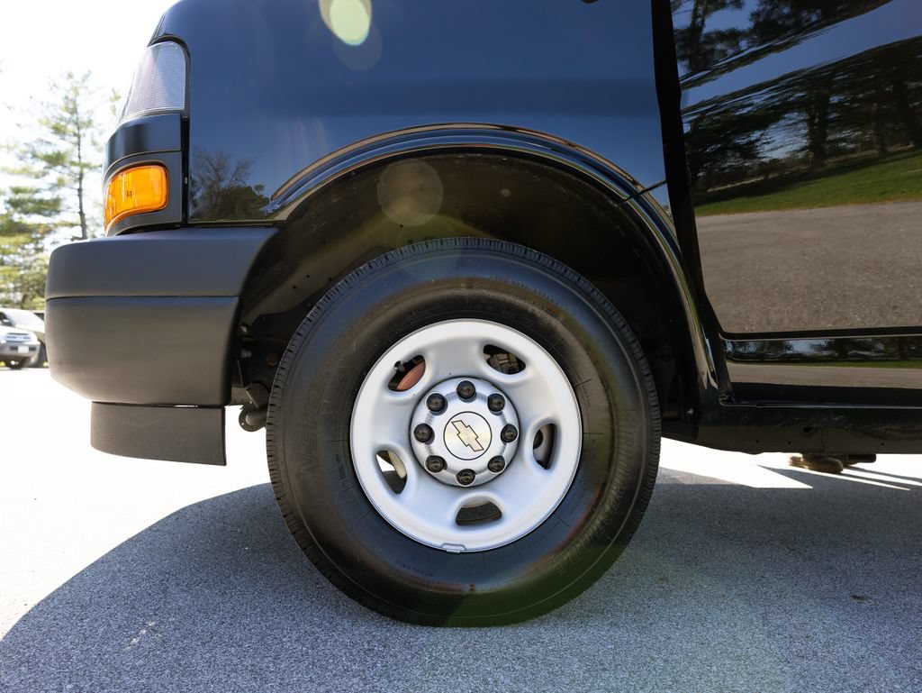 Used 2025 Chevrolet Express 3500 LS RWD image 8