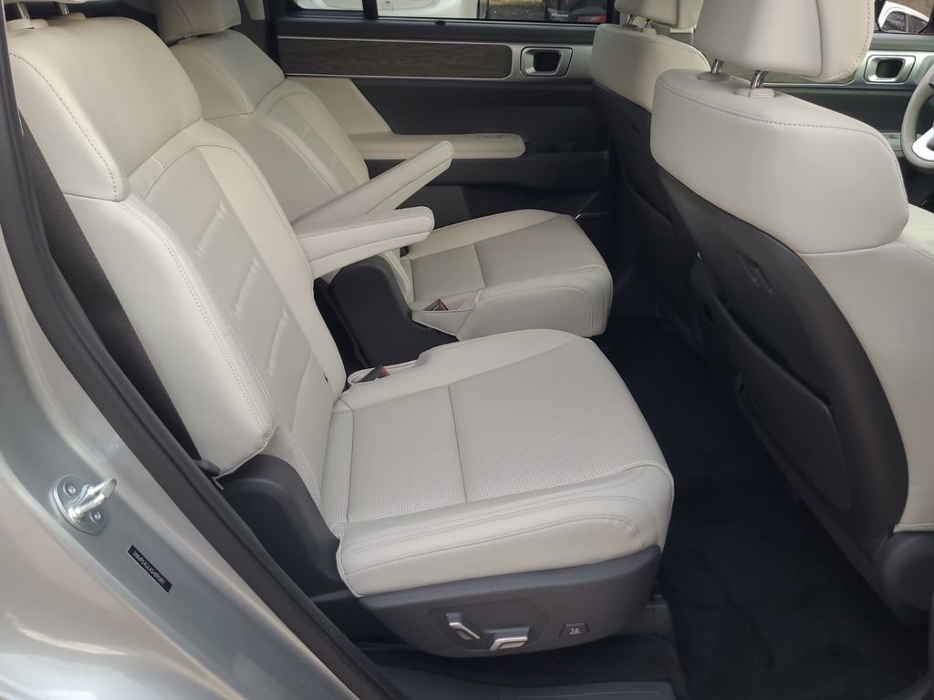 Used 2025 Hyundai Santa Fe Calligraphy image 18
