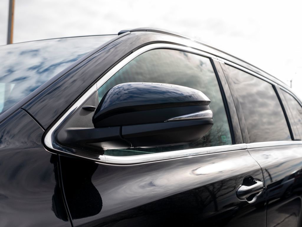 Used 2017 Toyota Highlander SE image 15